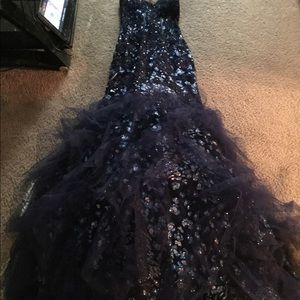 Women’s/teens navy blue gown